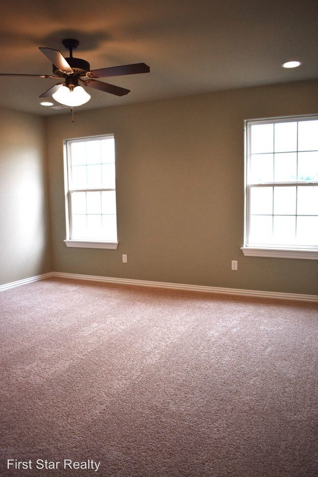 Building Photo - 761 Carroll Dr