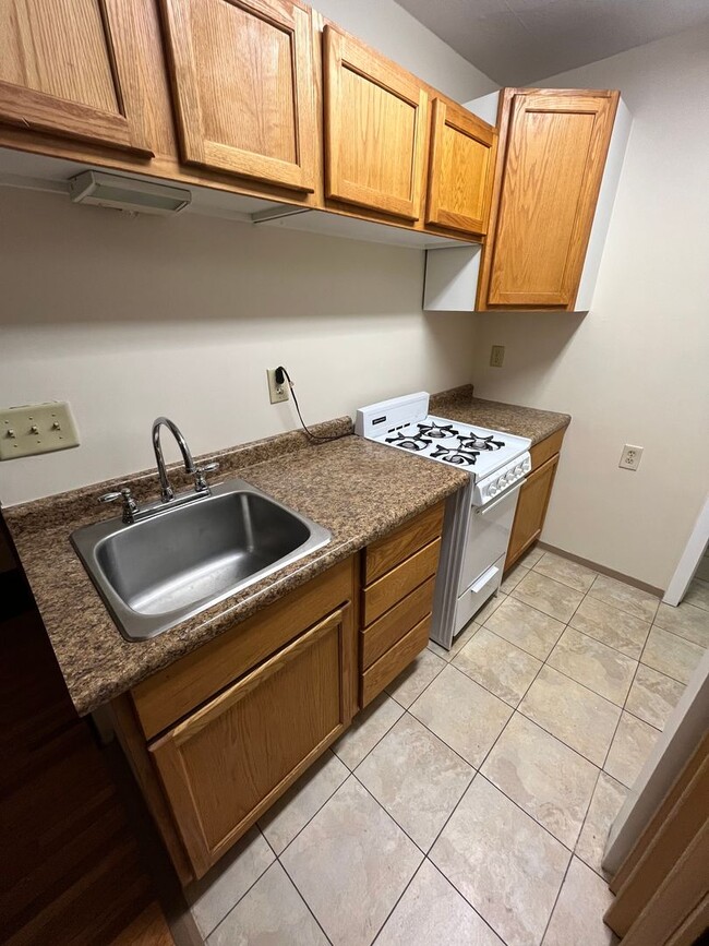 Building Photo - 1029 Spafford Ave