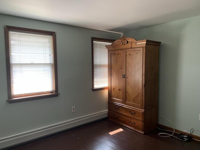 Building Photo - 207 2nd St Apt #1