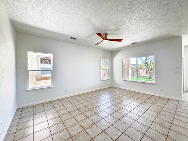 Foto del edificio - Wonderful 2 Story 3 BR Home in Loma Colorado