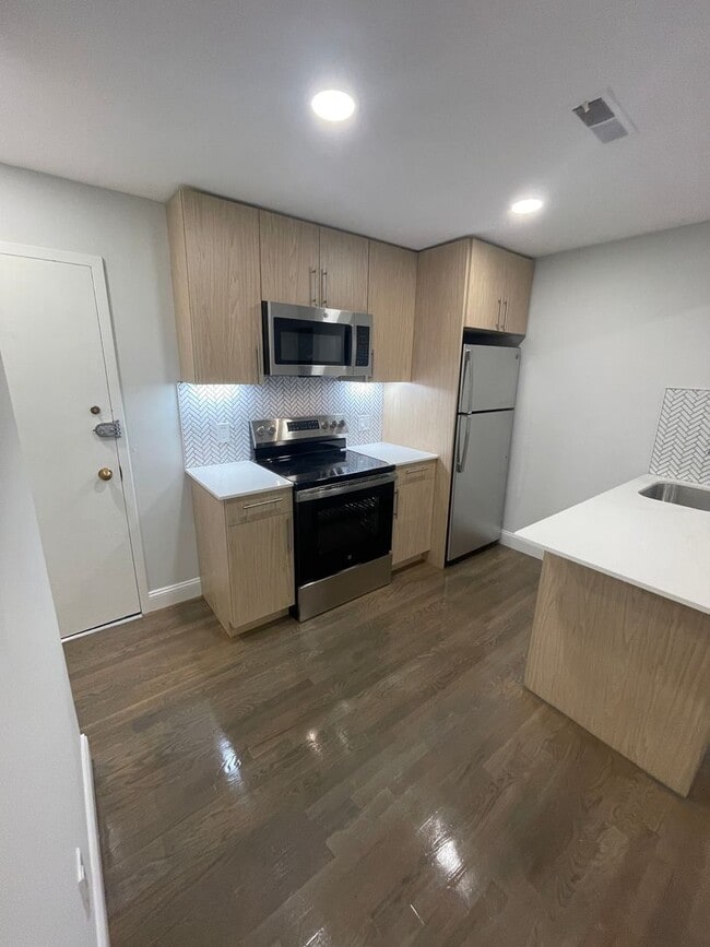 Foto del edificio - Modern 2bed + 2bath Chestnut Hill - Brookline