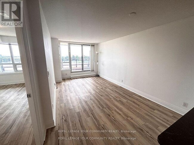 Building Photo - 1060-1060 Sheppard Ave W