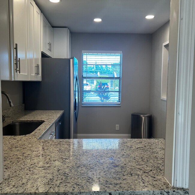 Foto del edificio - 197 Lake Meryl Dr