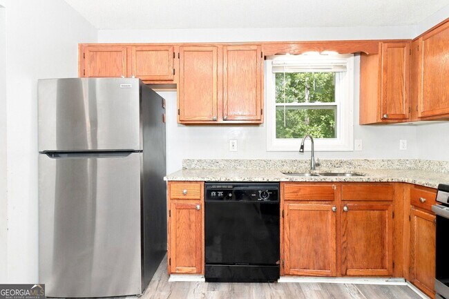Building Photo - 229 Hampton Dr
