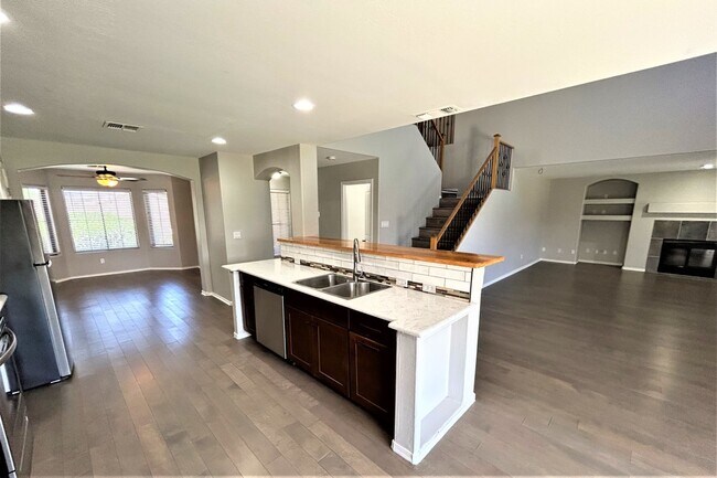 Building Photo - 2419 W Maldonado Rd