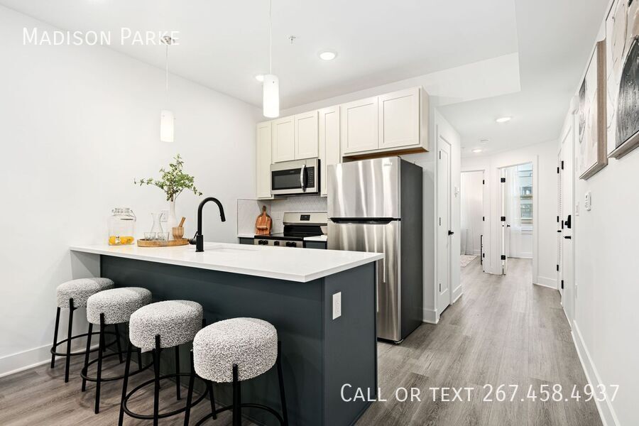 Foto principal - 2230 E Somerset St