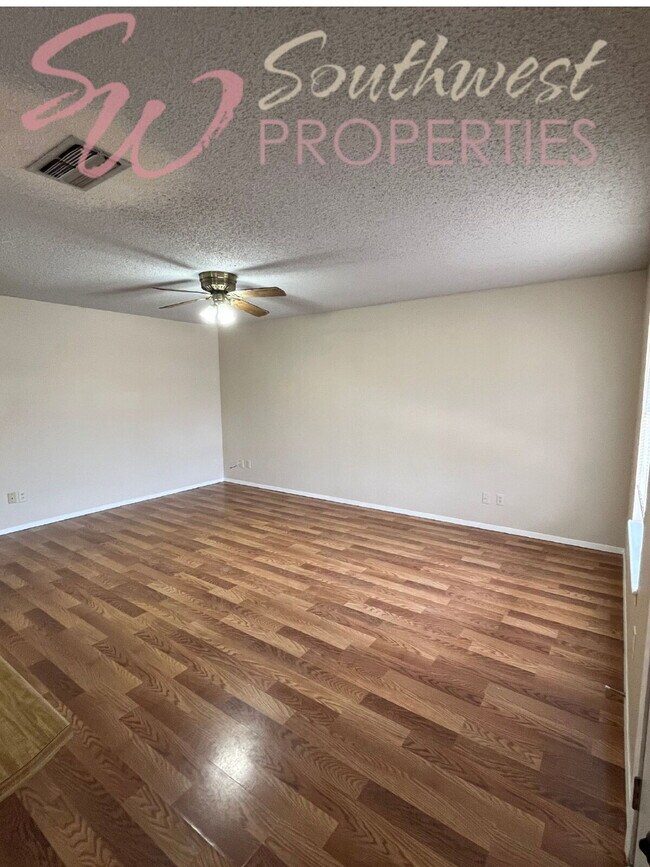 Foto del edificio - Move in Ready 2 bedroom 1 bath apartment -- Walk to Campus!
