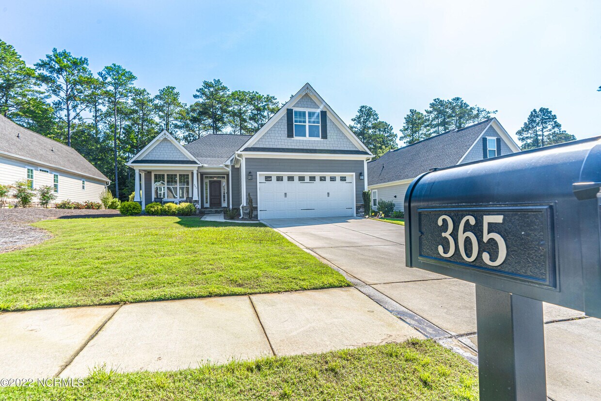 Foto principal - 365 N Bracken Fern Ln