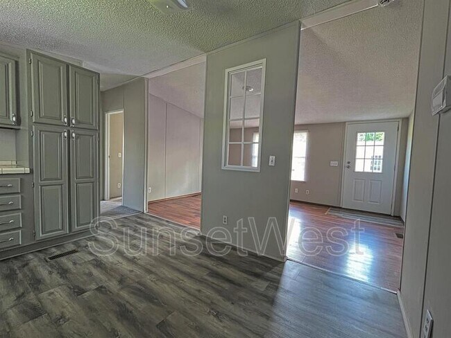 Foto del edificio - 4636 Rainbow Ln