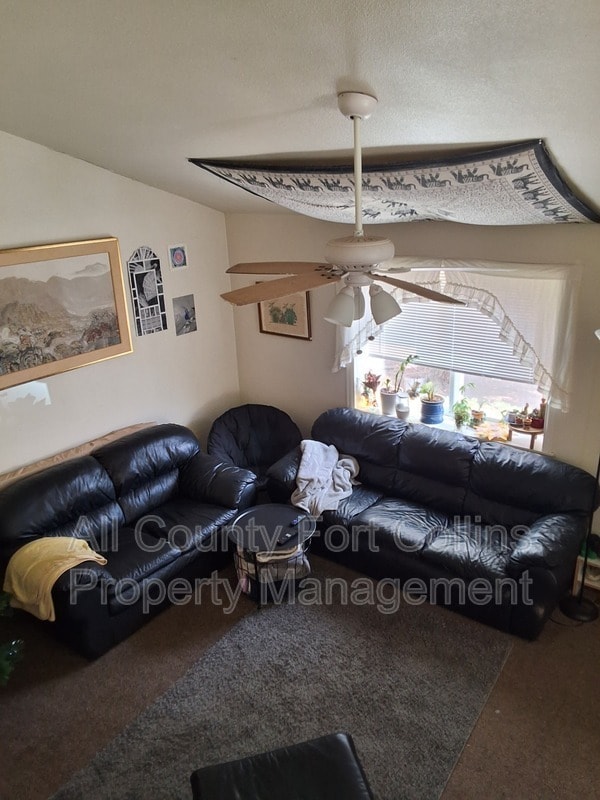 Building Photo - 3219 Laredo Ln