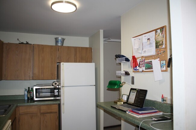 Building Photo - 2020 N Lincoln Park W