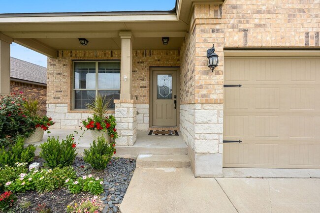 Foto del edificio - 1414 Fawn Lily Dr