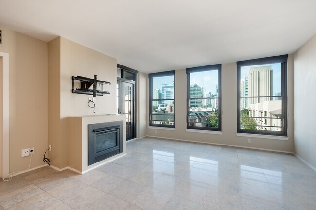 Foto del edificio - 500 W Harbor Dr