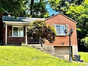 Building Photo - 3325 Shadyway Dr