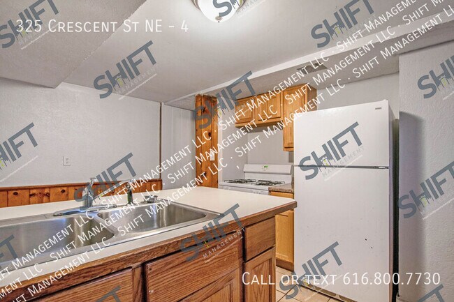Foto del edificio - 325 Crescent St NE