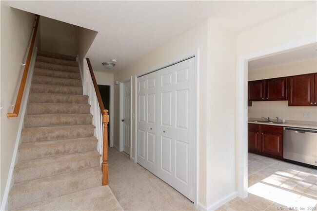 Building Photo - 81 Tunxis Vlg