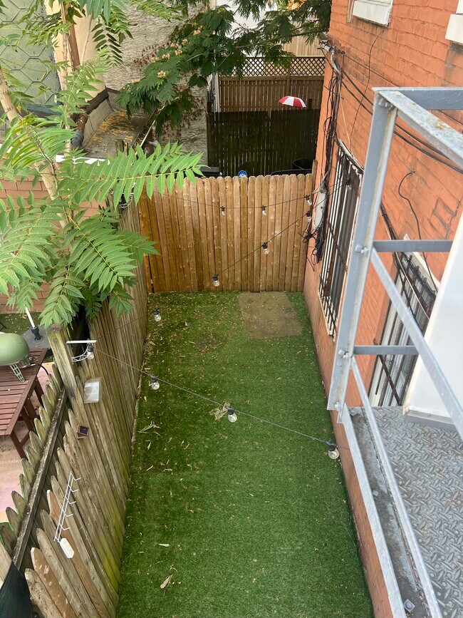 Foto del edificio - 424 E Girard Ave