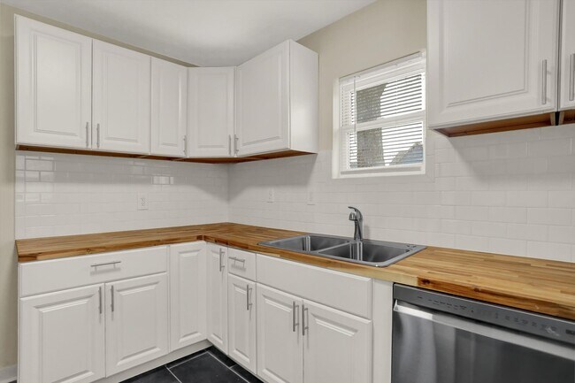 Building Photo - 360 N Arsenal Ave