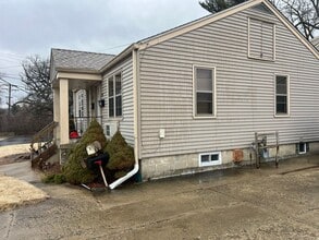 Building Photo - 211 Anne St