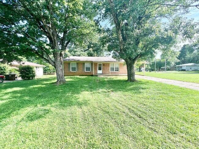 Foto del edificio - 305 Hillcrest Dr