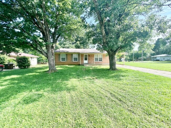 Photo - 305 Hillcrest Dr (Mount Washington, KY) House