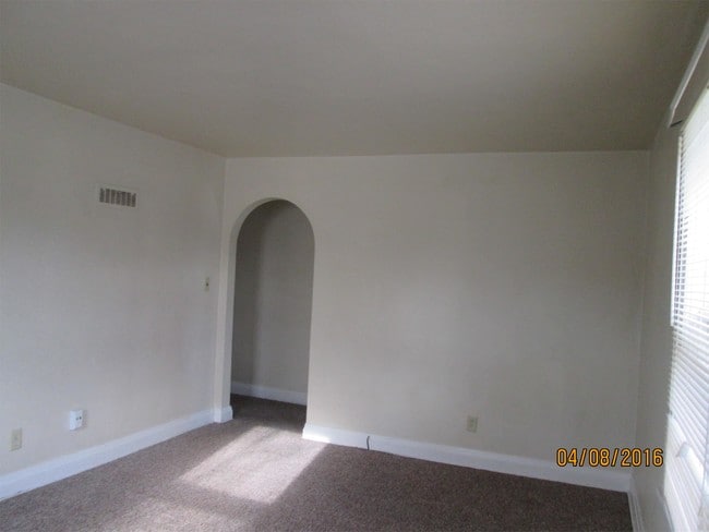 Building Photo - 6045 39th Ave