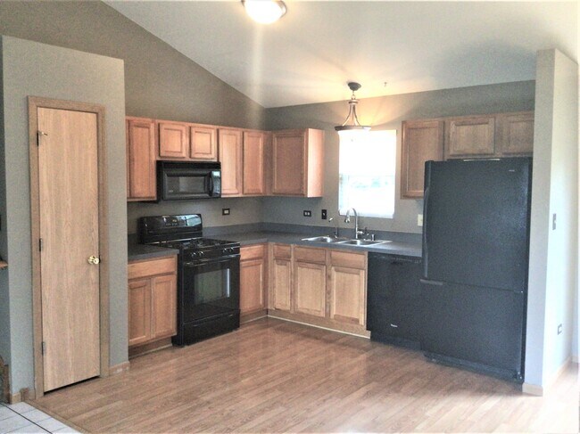 Foto del edificio - 898 Cottonwood Dr