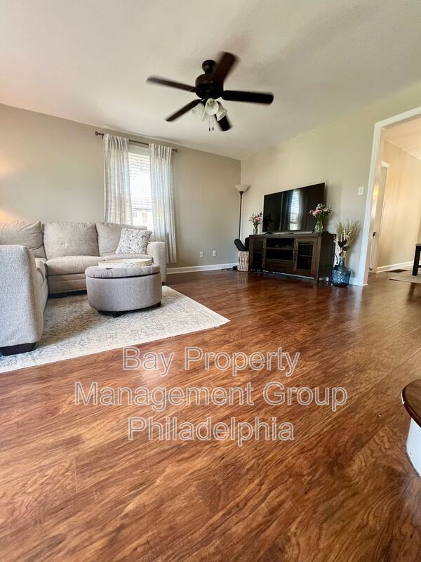 Foto del edificio - 4818 Woodland Ave