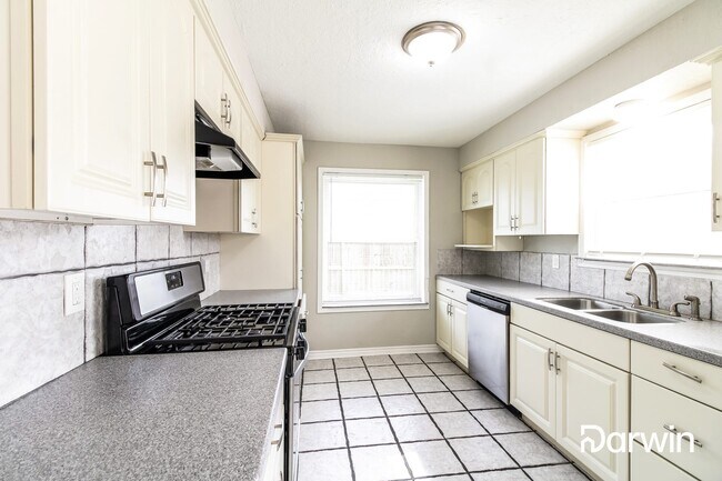 Building Photo - 12814 Stillington Dr, Houston, TX 77015