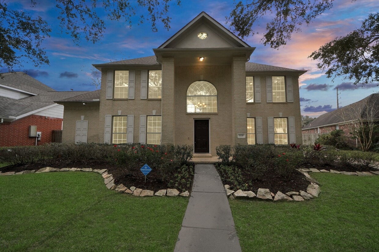 Primary Photo - 8119 Meadow Vista Dr