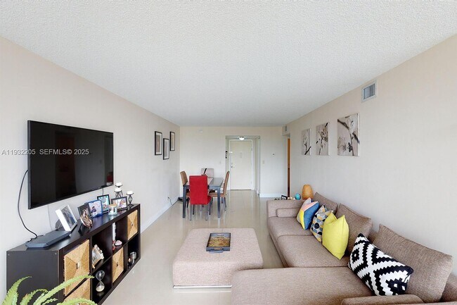 Foto del edificio - 1000 Parkview Dr