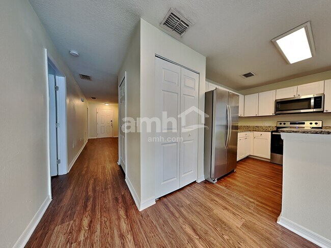 Foto del edificio - 10225 Summerview Cir