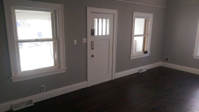 Building Photo - 115 N Covell Ave