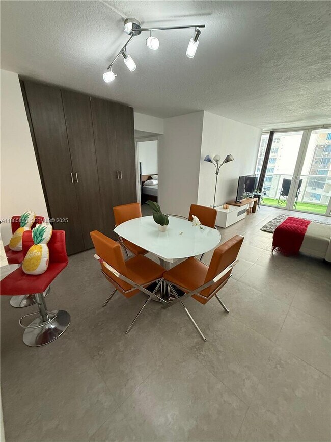 Building Photo - 3140 S Ocean Dr