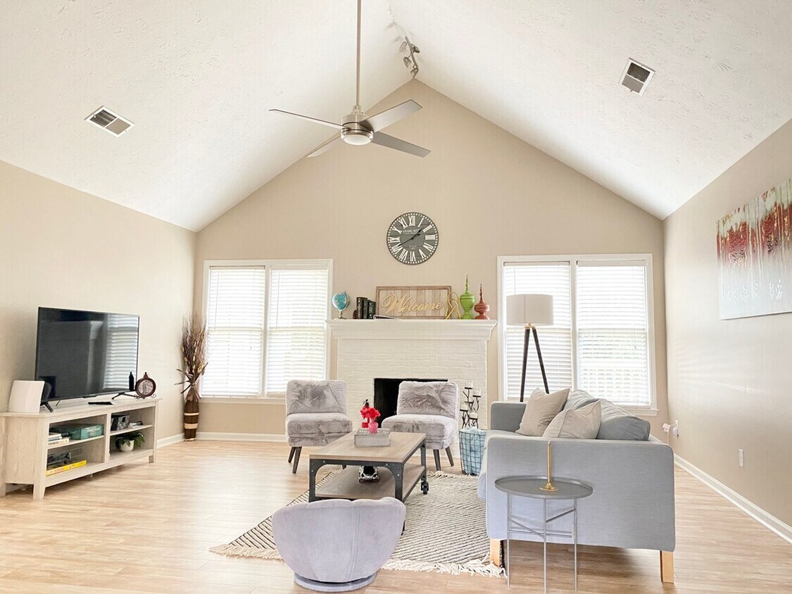 Foto principal - 1345 Yorktown Dr NW