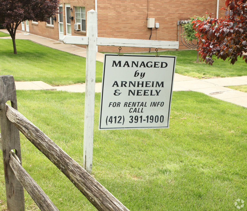 Foto del edificio - 1370 Bower Hill Rd