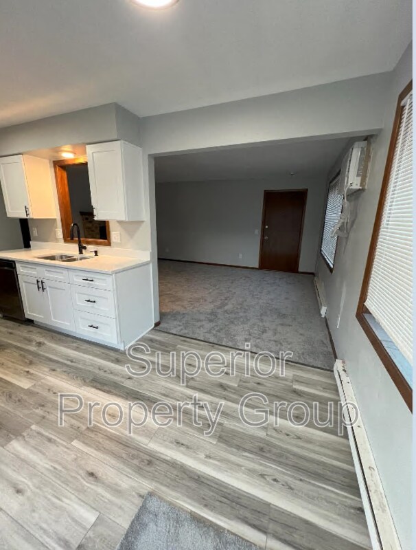 Building Photo - 2 S Wickham Ct