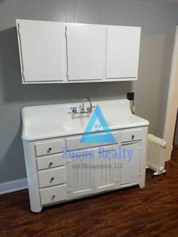 Building Photo - 140 E 6th Ave