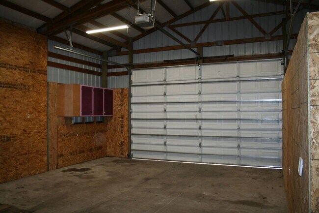 Building Photo - Shop Studio Unit