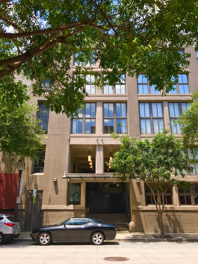 Amazing Warehouse District Location! - 333 Julia St
