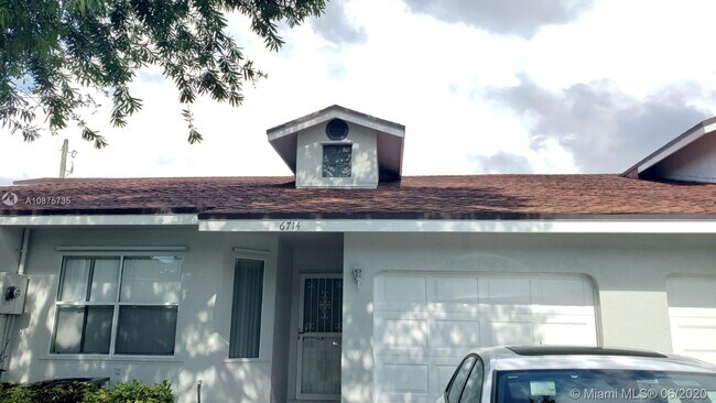 Building Photo - 6714 N Pine Island Rd