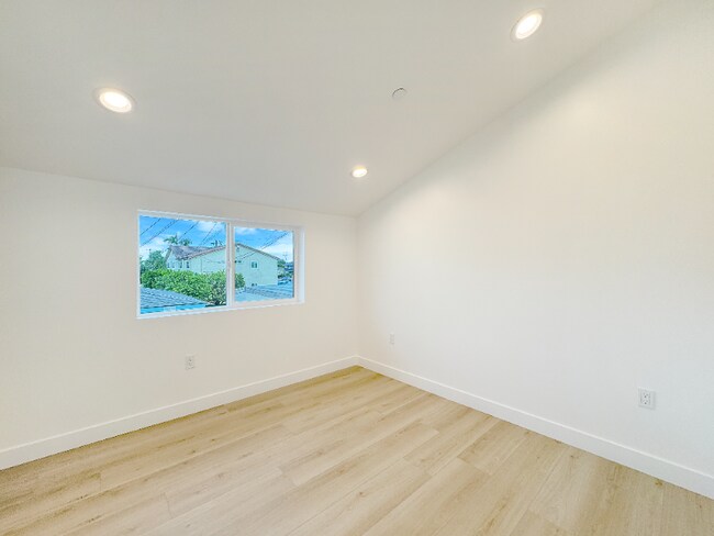 Foto del edificio - 4461 Farquhar Ave