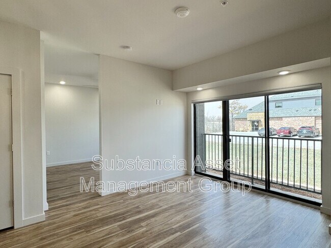 Foto del edificio - 1641 Midtown Pl