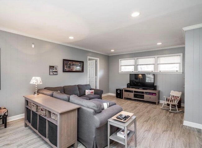 Building Photo - Low Maintenance 4BR/2BA Home near Downtown Greenville!