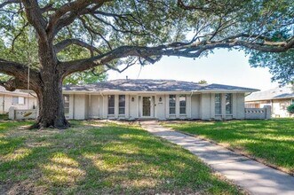 Building Photo - 2720 Grandview Dr