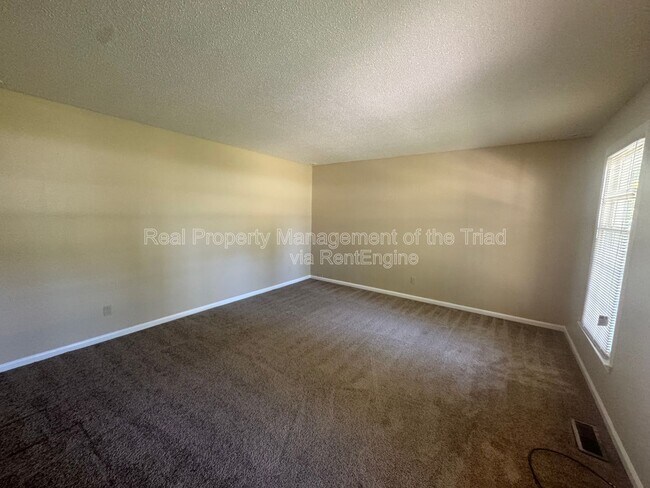 Foto del edificio - 2393 Spicewood Dr