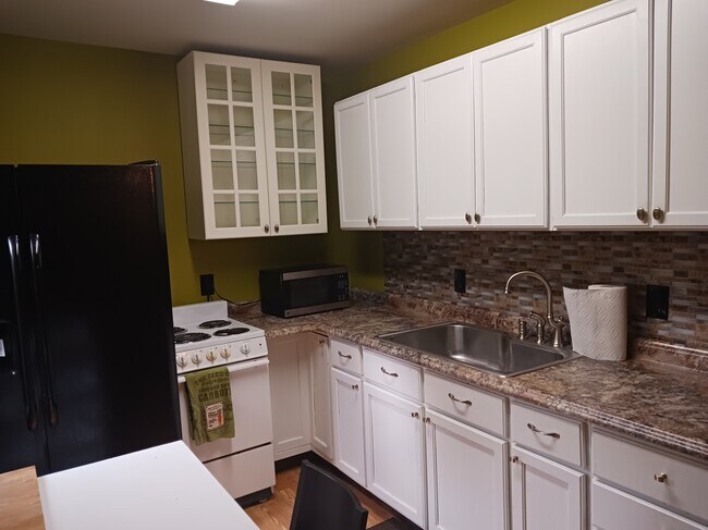 Kitchen - 4010 Ryegate Ct SW