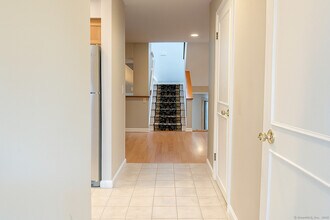 Building Photo - 21 Idlewood