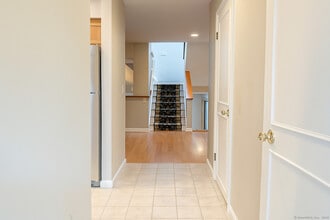 Building Photo - 21 Idlewood