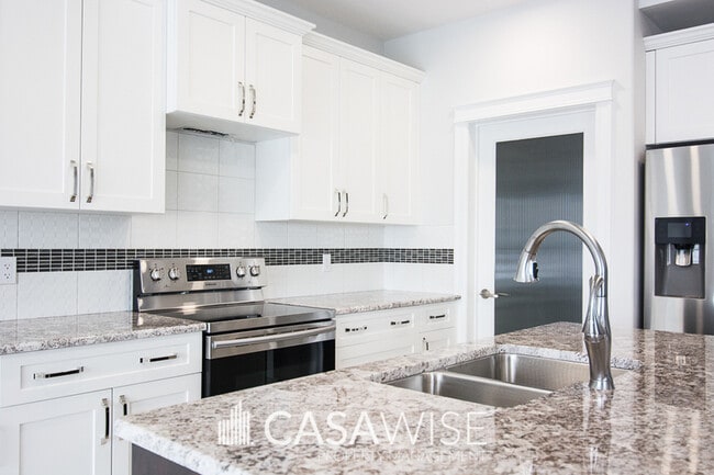 Photo du bâtiment - 8173-222A 222A St NW